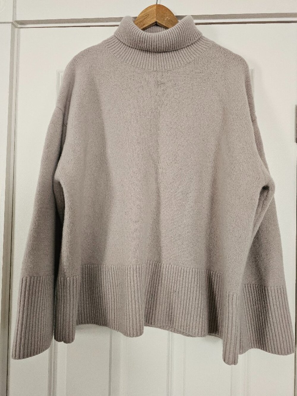 H&M Cashmere Blend Oversized Turtleneck Sweater, dropped shoulders, long sleeves